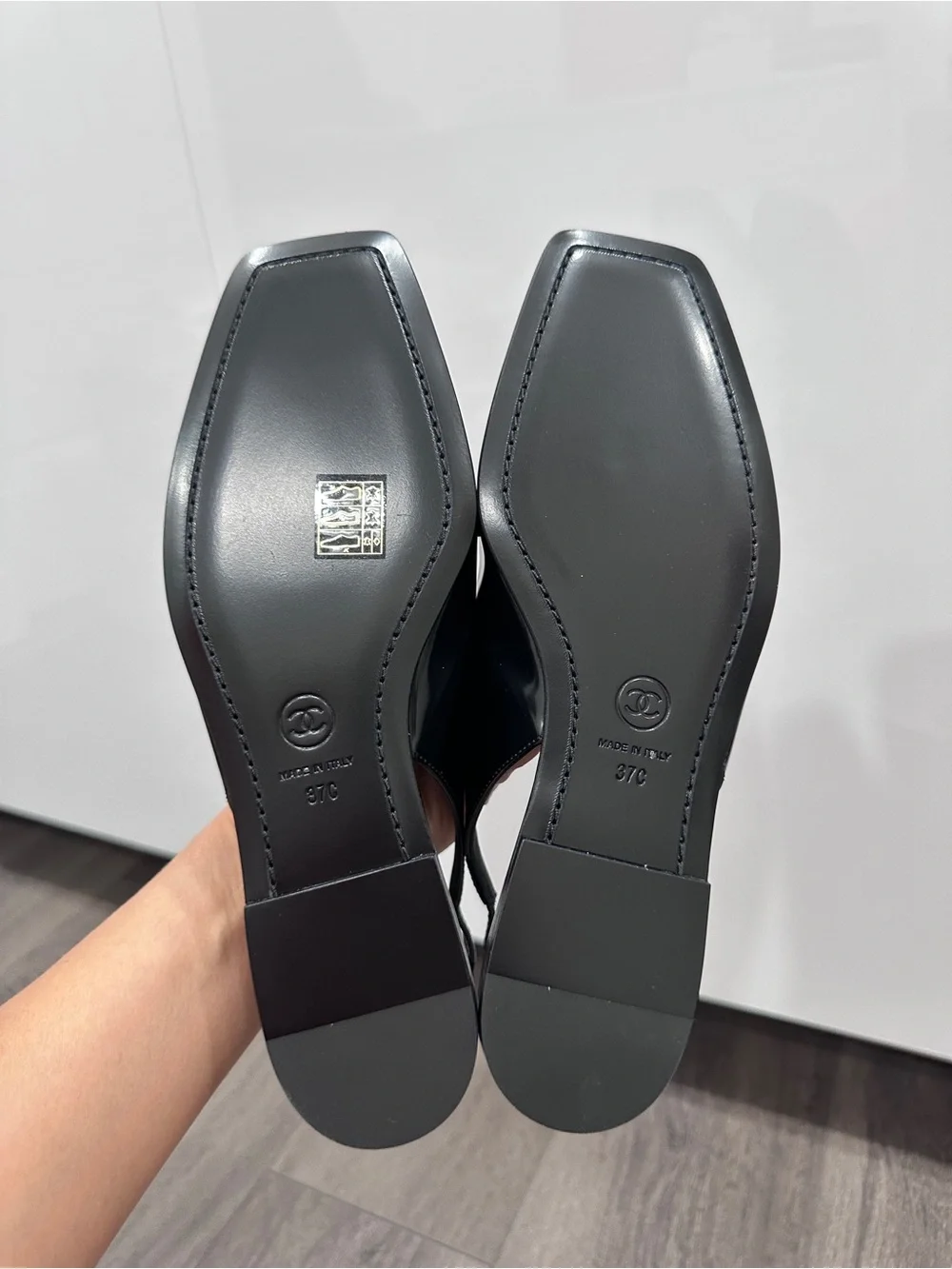 NEW 2026 CHANEL BLACK LEATHER SLINGBACK HALF LOAFER SHOES GOLD CC LOGO 37C BLAZY